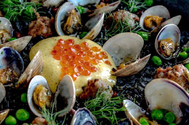 Arroz negre with clams