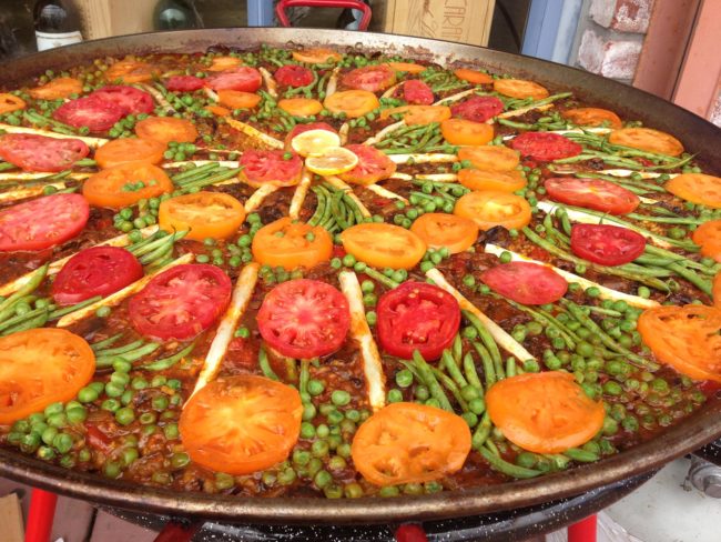 Fresh tomato paella
