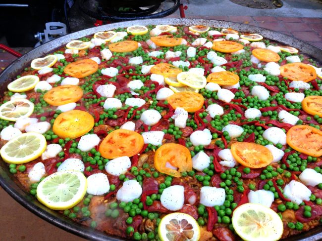 Tomato scallop paella