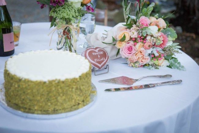 Almond-crusted cheesecake